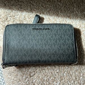 Michael Kors zip wallet